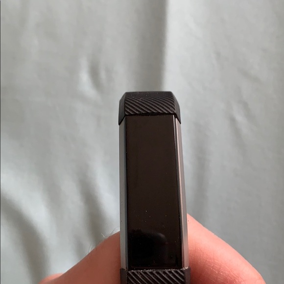 Fitbit Alta - excellent condition - Picture 3 of 8